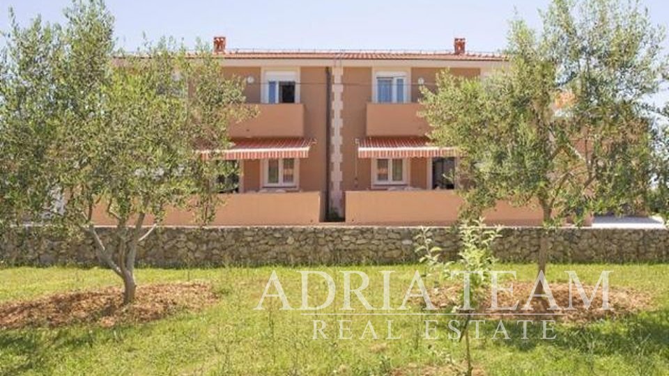 VILA S APARTMANIMA, 50 M OD MORA - TOP LOKACIJA, VIR