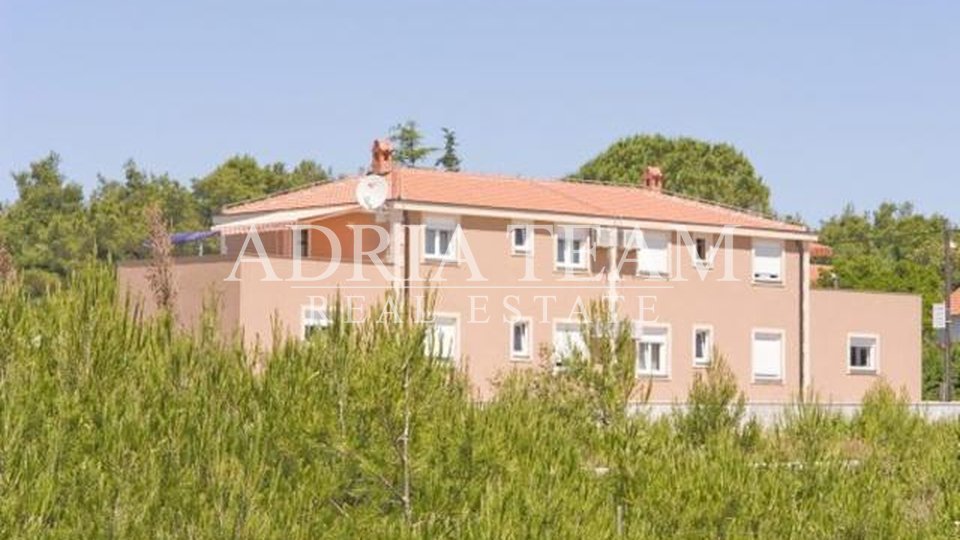 VILLA WITH APARTMENTS, 50 m FROM THE SEA - EXCELLENT LOCATION, VIR
