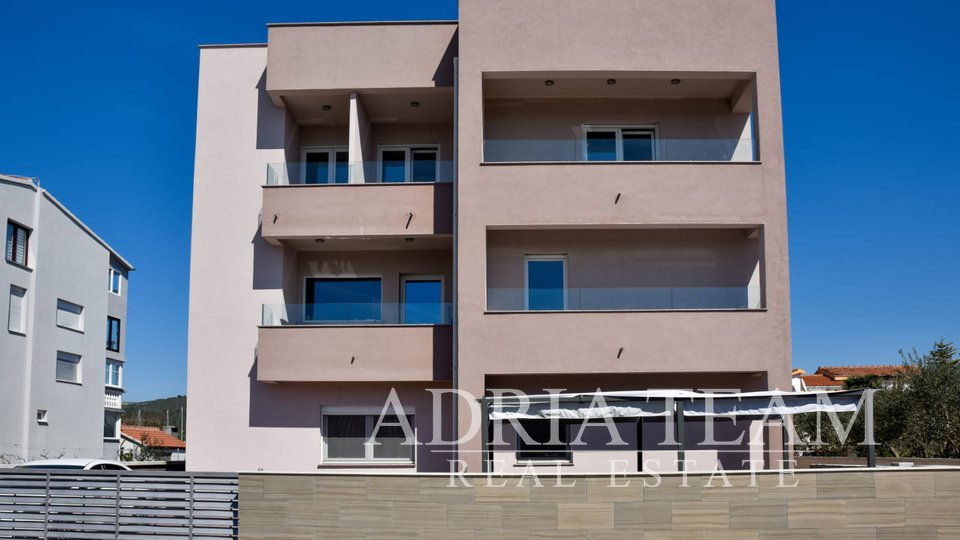BUILDING WITH 5 APARTMENTS, 100 M FROM THE SEA - TOP LOCATION, BIBINJE - ZADAR
