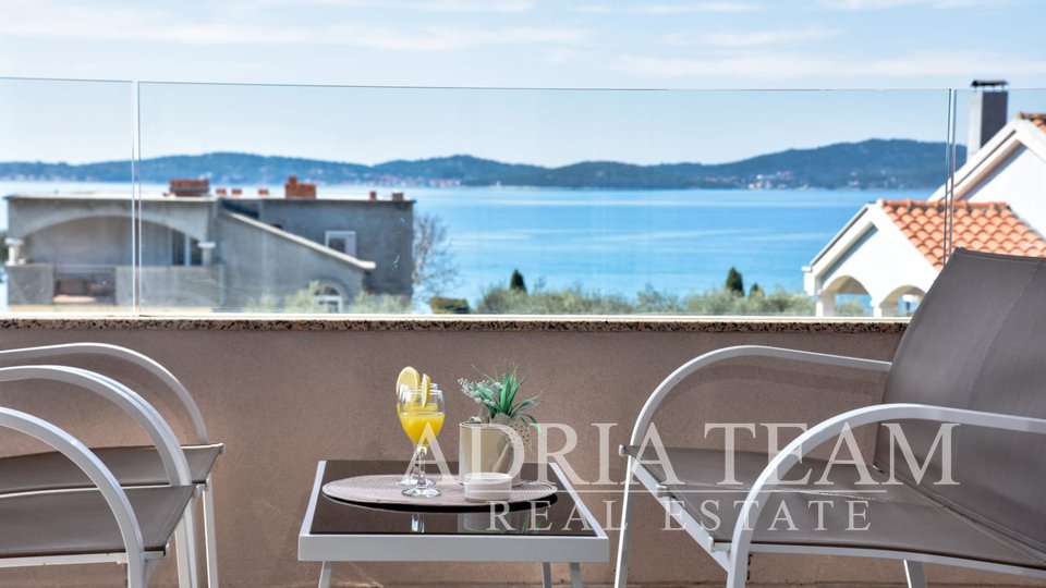 BUILDING WITH 5 APARTMENTS, 100 M FROM THE SEA - TOP LOCATION, BIBINJE - ZADAR