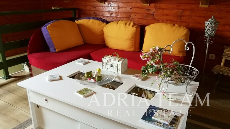 JEDINEČNÁ PŘÍLEŽITOST! DŘEVĚNÝ DŮM S VELKÝM POZEMKEM, ZADAR - BRIŠEVO