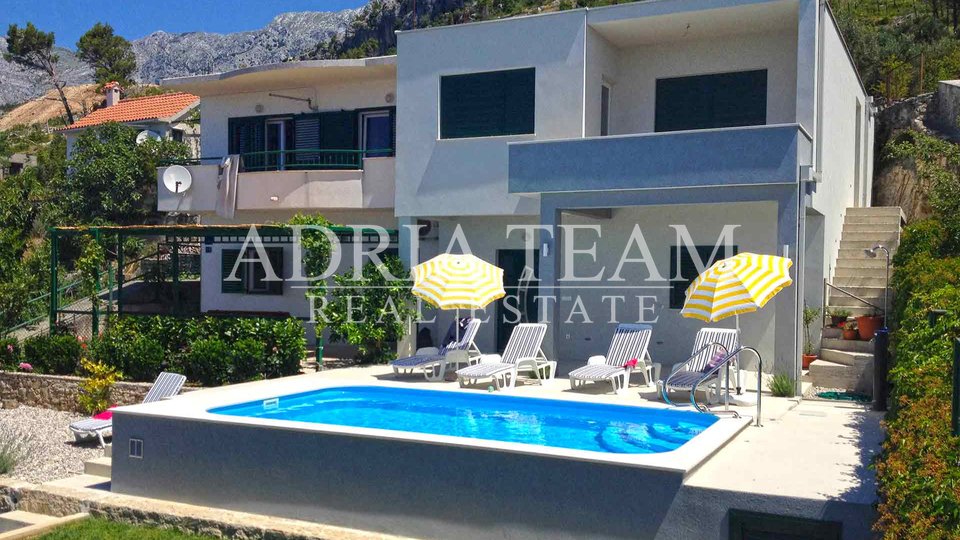 APARTMENT HOUSE WITH TWO APARTMENTS, MAKARSKA