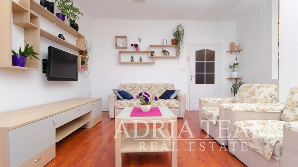 APARTMANSKA KUĆA S DVA APARTMANA, MAKARSKA