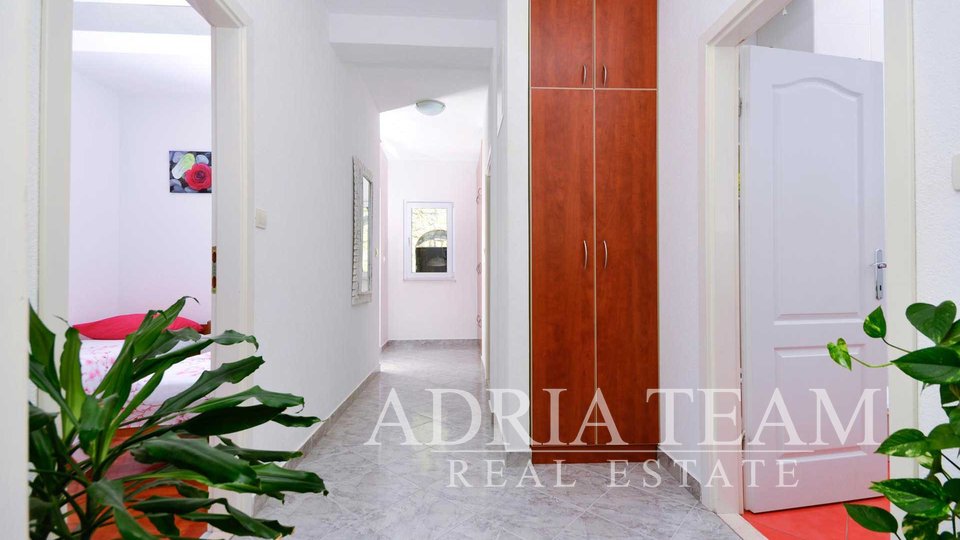 APARTMANSKA KUĆA S DVA APARTMANA, MAKARSKA