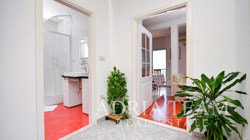 APARTMANSKA KUĆA S DVA APARTMANA, MAKARSKA
