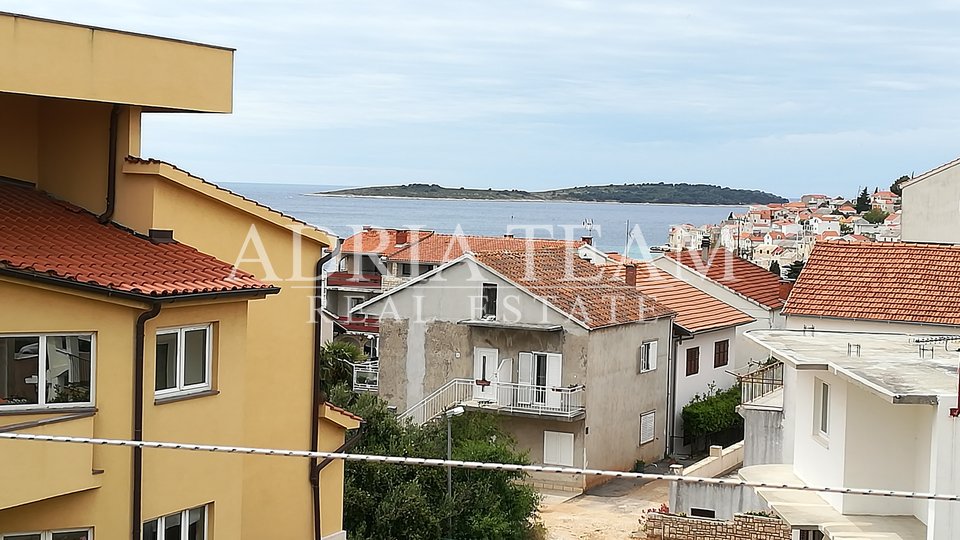 HOUSE WITH SEA-VIEW, 200 M FROM SEA, PRIMOŠTEN