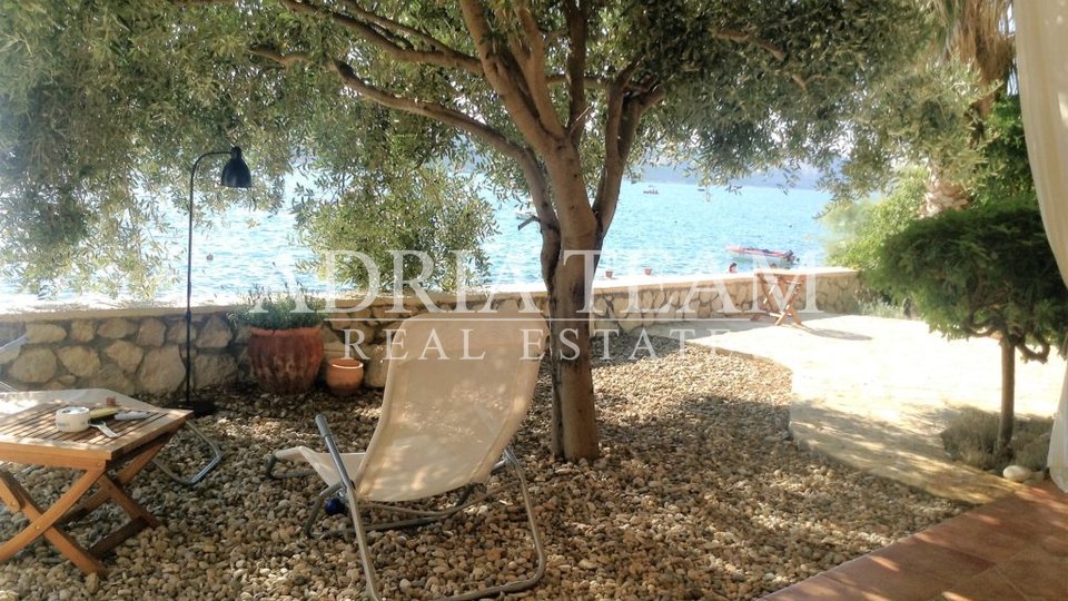 BEAUTIFUL APARTMENT WITH TERRACE AND GARDEN DIRECTLY ON THE BEACH, STARA NOVALJA