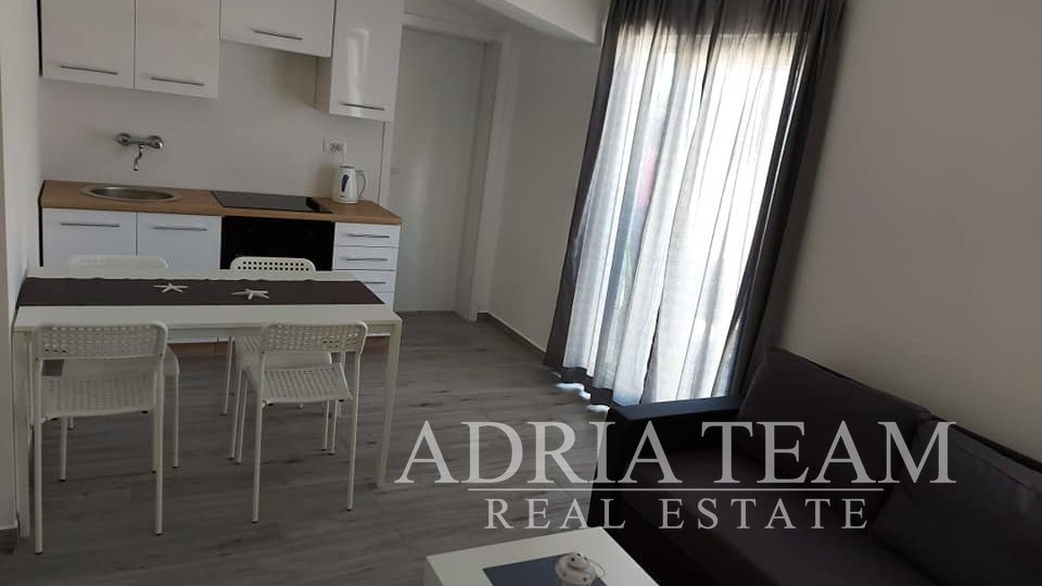 APARTMÁNOVÝ DŮM, 6 MIN OD PLÁŽE, VIR