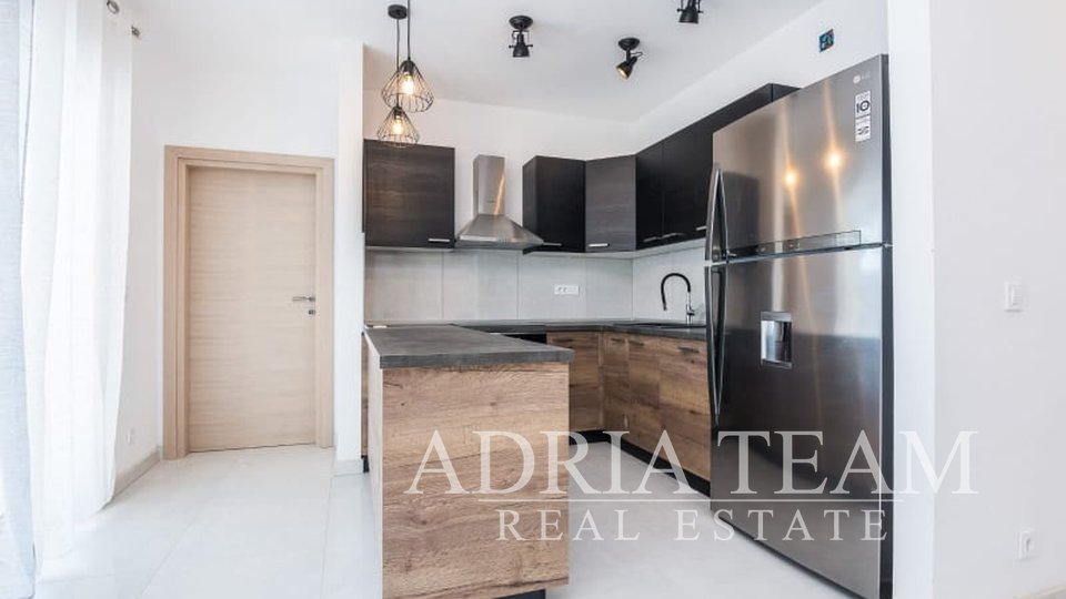 NEWLY BUILT VILLA WITH POOL, 50 M FROM THE SEA, VIR! GREAT OPPORTUNITY!