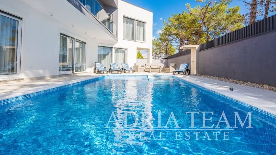 NEWLY BUILT VILLA WITH POOL, 50 M FROM THE SEA, VIR! GREAT OPPORTUNITY!
