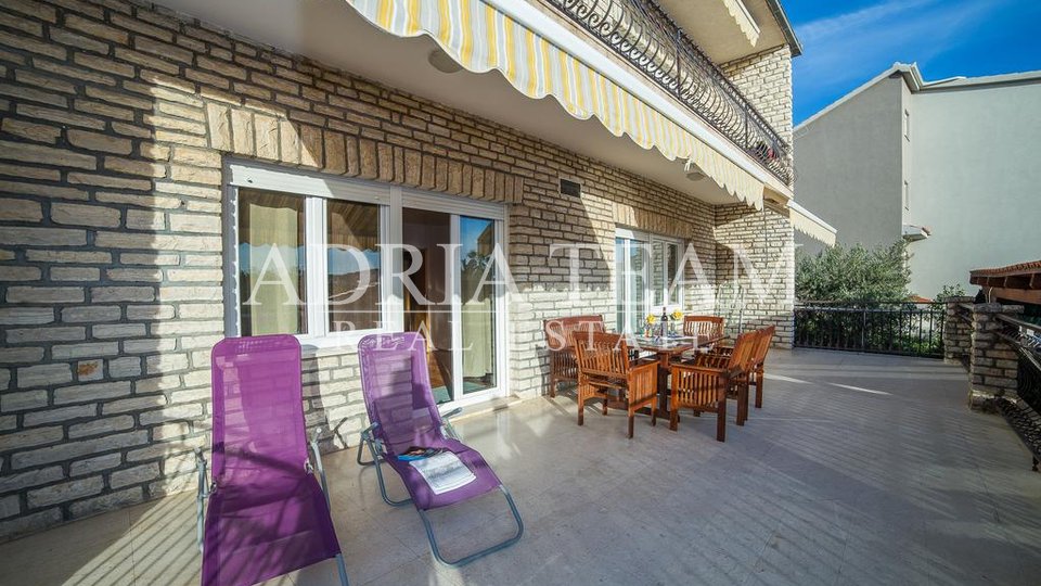 House, 939 m2, For Sale, Okrug - Okrug Gornji