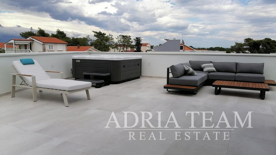 VILLA WITH 4 RESIDENTIAL UNITS AND POOL, 250 M FROM THE SEA, VIR - ZADAR