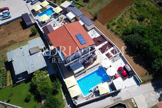 House, 501 m2, For Sale, Privlaka