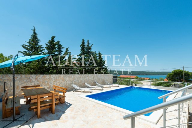 APARTMENT HOUSE WITH POOL, 600 M FROM THE SEA, GORNJI KARIN - OBROVAC