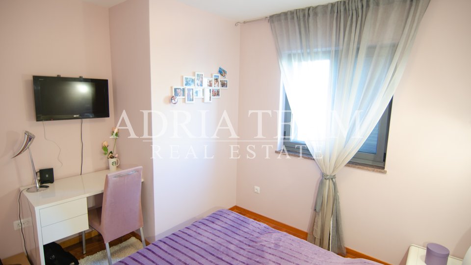 COMFORTABLE APARTMENT WITH ROOF TERRACE AND SEA VIEW, 500 M FROM THE SEA, BORIK - ZADAR