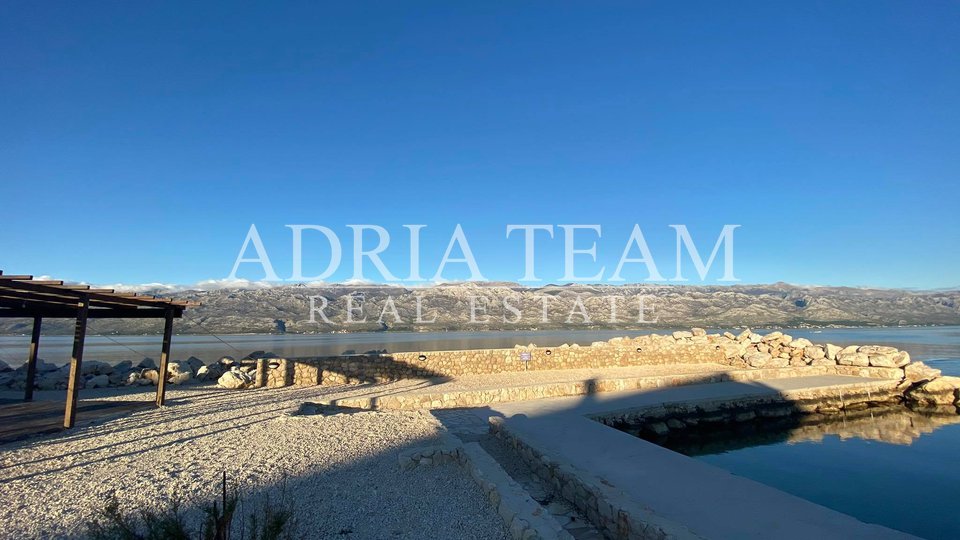 FAMILY HOUSE WITH 2 RESIDENTIAL UNITS, 100 M FROM THE SEA, QUIET AND QUIET POSITION! RAŽANAC - ZADAR