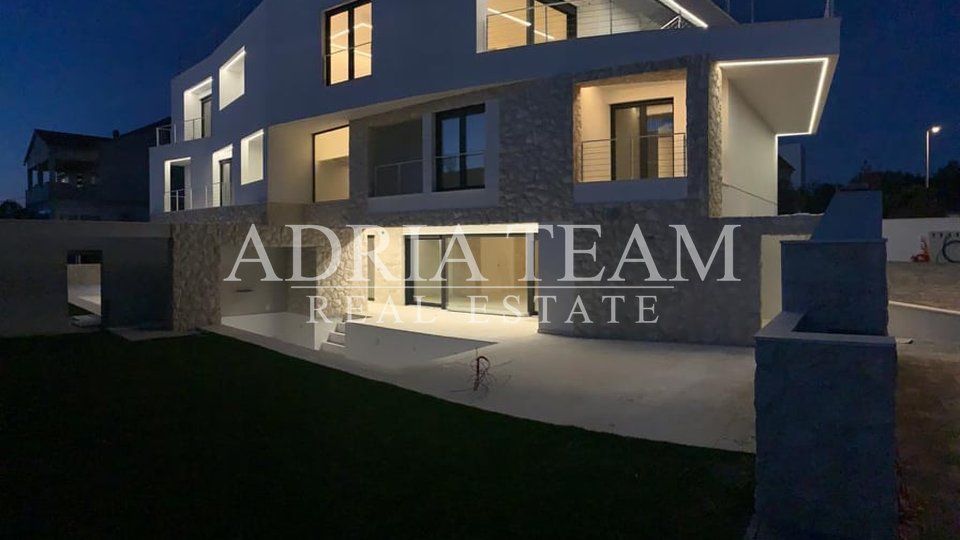 LUXURY APARTMENTS IN A QUIET LOCATION, 100 M FROM THE SEA, KOŽINO - ZADAR