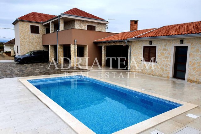 STONE HOUSE WITH POOL, 800 M FROM THE SEA, PRIVLAKA - ZADAR