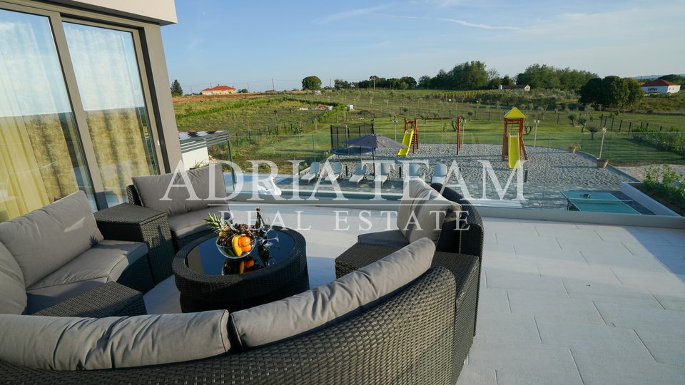 LUXURIOUSLY EQUIPPED VILLA WITH POOL AND LARGE GARDEN 3000M2! IN THE HEART OF NATURE! POLJICA BRIG - ZADARLUXURY EQUIPPED VILLA WITH POOL AND LARGE GARDEN 3000M2! IN THE HEART OF NATURE! POLJICA BRIG - ZADAR