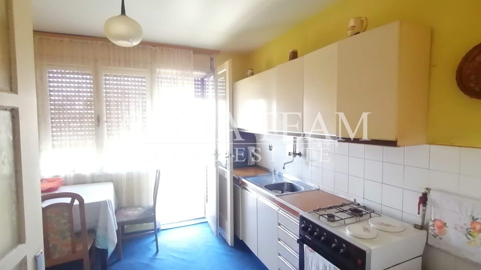 FAMILY HOUSE WITH THREE APARTMENTS AND LARGE GARDEN - BUKOVAC, ZAGREB