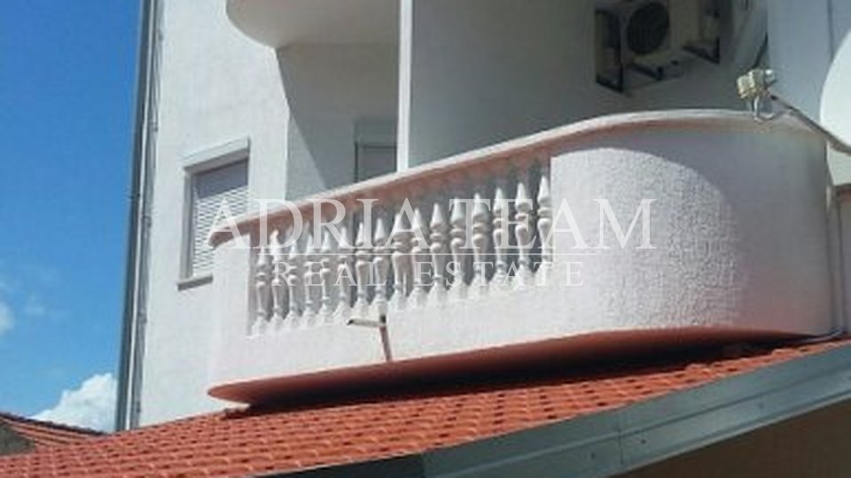 APARTMENT WITH LARGE GARDEN - 160M2 !, 50 M FROM THE SEA, TKON - PAŠMAN