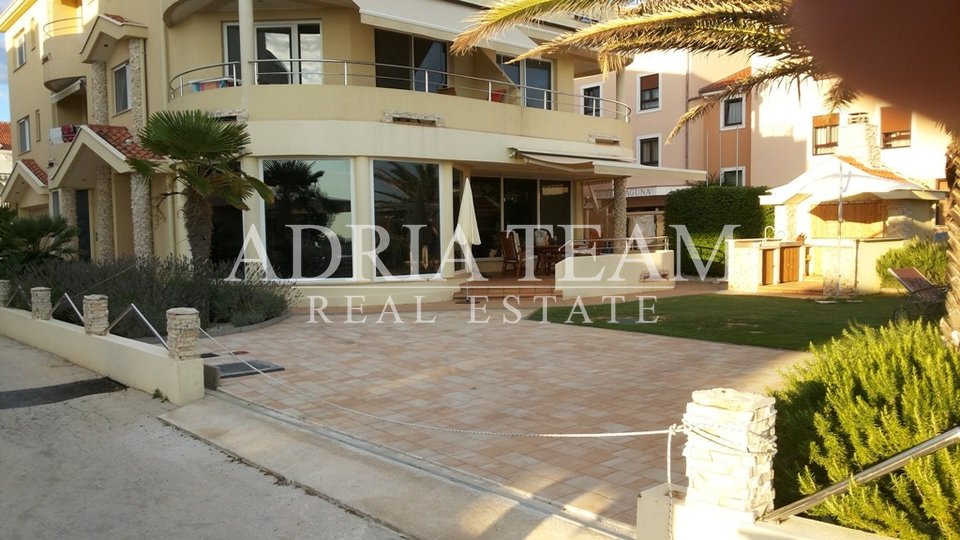 FOUR BEDROOM APARTMENT, TOP POSITION !! FIRST ROW TO THE SEA - PRIVLAKA, ZADAR
