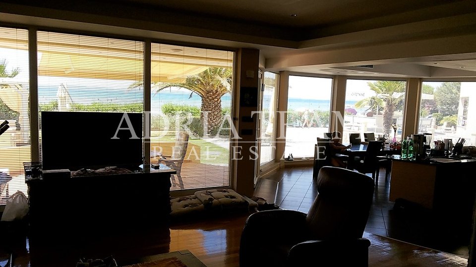 FOUR BEDROOM APARTMENT, TOP POSITION !! FIRST ROW TO THE SEA - PRIVLAKA, ZADAR
