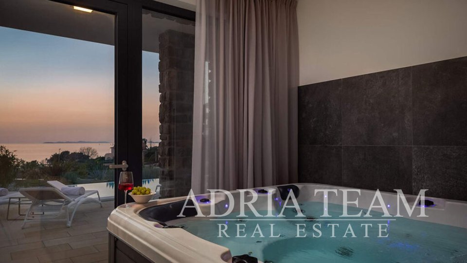 LUXURY VILLAS WITH POOL AND PANORAMIC SEA VIEW, PRIMOSTEN