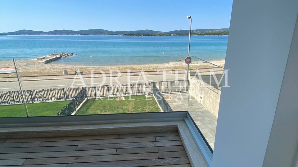 APARTMENT IN NEW BUILDING, FIRST ROW TO THE SEA, TOP LOCATION, TOUR