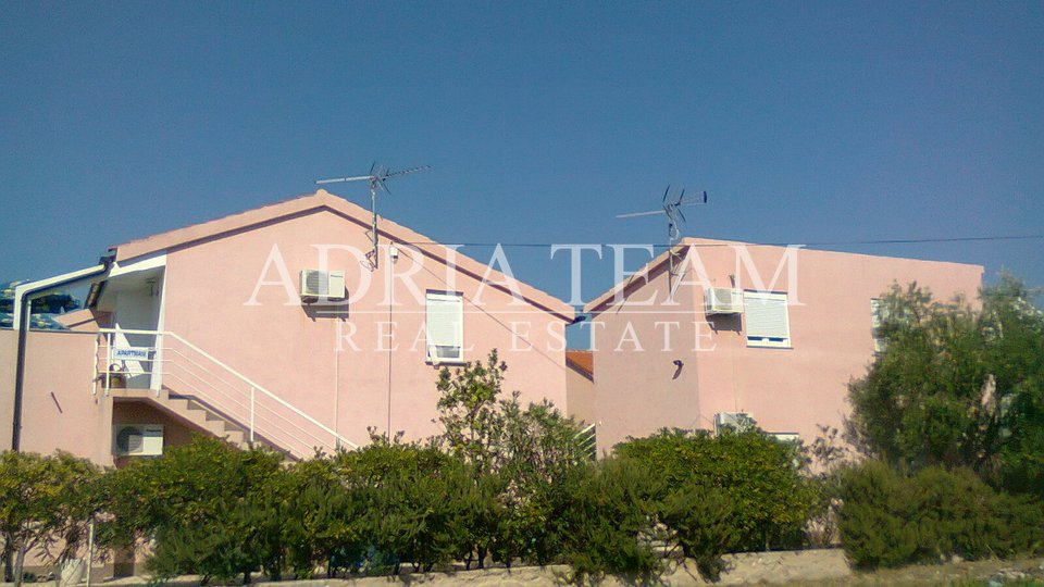 APARTMENT HOUSE WITH GARDEN, 160 M FROM THE BEACH, POVLJANA - PAG