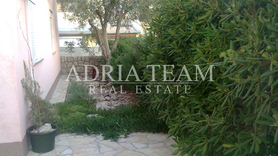 APARTMENT HOUSE WITH GARDEN, 160 M FROM THE BEACH, POVLJANA - PAG