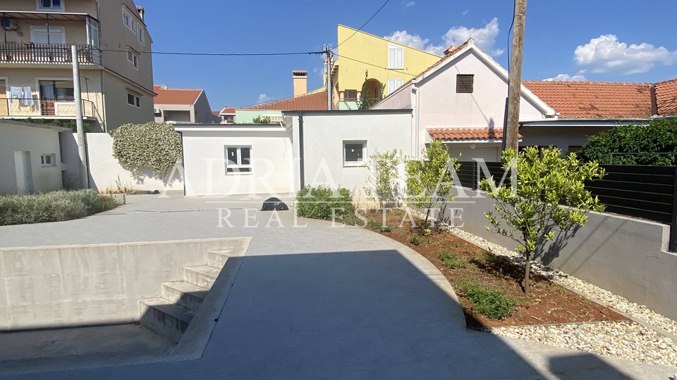 FAMILY HOUSE WITH LARGE AND ARRANGED YARD AND SWIMMING POOL, 400 M FROM THE SEA, ZADAR - BORIK