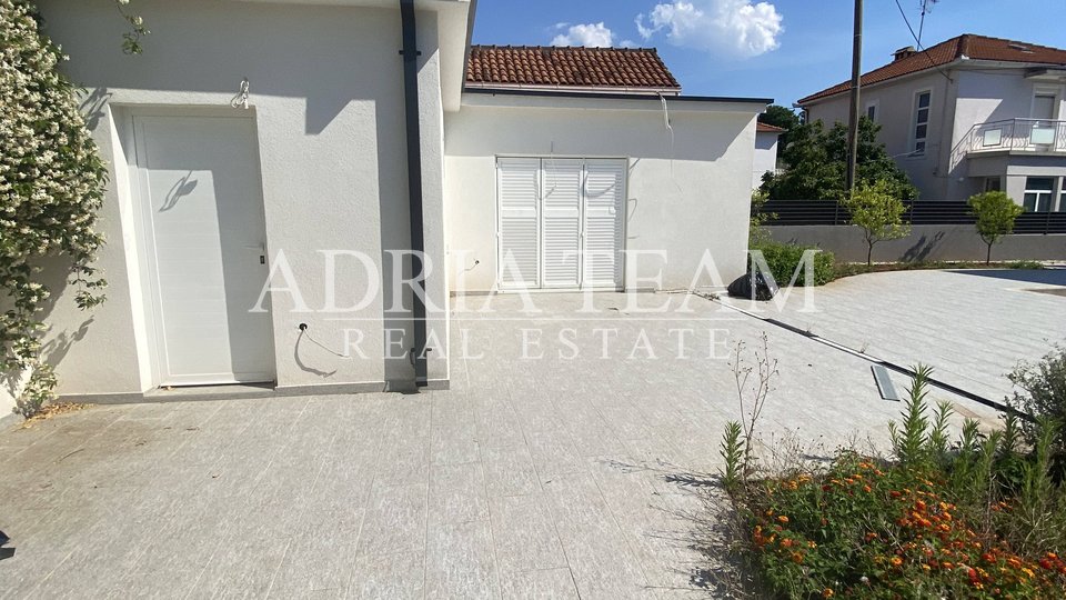 FAMILY HOUSE WITH LARGE AND ARRANGED YARD AND SWIMMING POOL, 400 M FROM THE SEA, ZADAR - BORIK