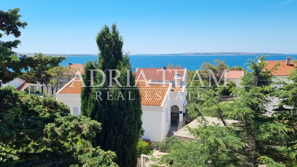 HALF OF A HOUSE WITH 2 APARTMENTS AND GARDEN, 100 M FROM THE SEA