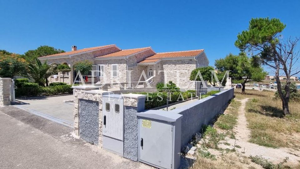 GROUND FLOOR HOUSE WITH GARDEN, 50 M FROM THE SEA, VIR