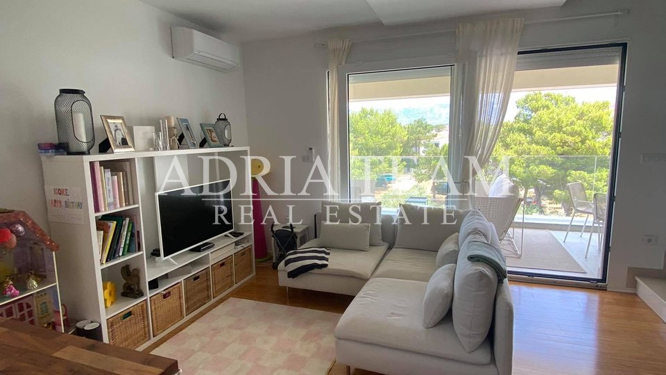 APARTMENT WITH 3 BEDROOMS, 1 ROW TO THE SEA, POVLJANA - PAG