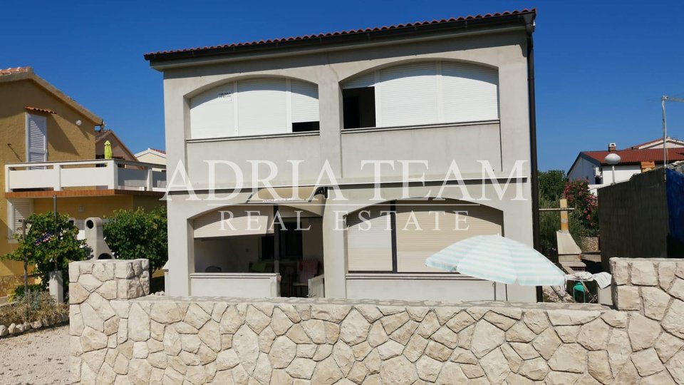 HOUSE WITH 2 RESIDENTIAL UNITS, 230 M FROM THE SEA, VIR