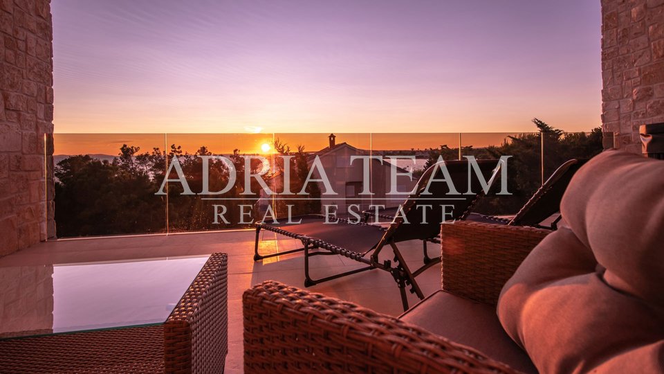 MULTI-STOREY APARTMENTS, COMPLETELY EQUIPPED WITH SEA VIEW, 130 M FROM THE SEA, PRIVLAKA- ZADAR