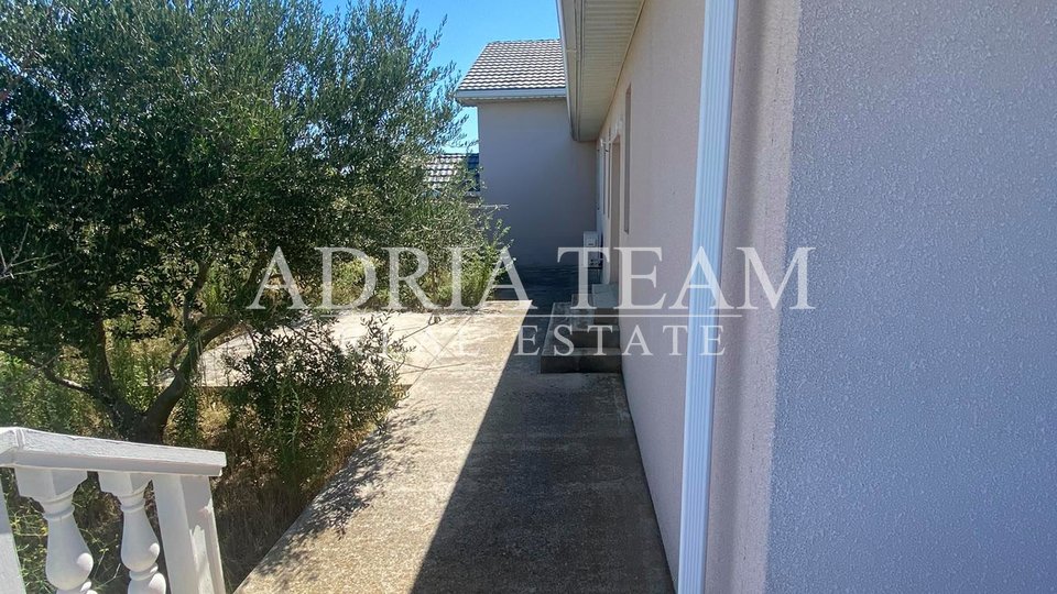 SALE!!! FAMILY HOUSE WITH 3 BEDROOMS AND A LARGE AND LANDSCAPED YARD, NIN - ZADAR