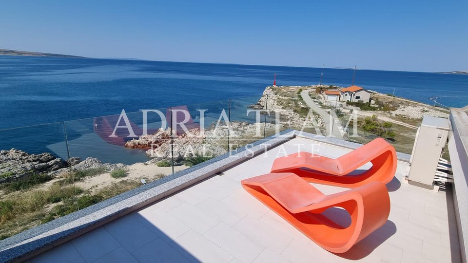 APARTMENT WITH 3 BEDROOMS AND BEAUTIFUL SEA VIEW, 1ST ROW TO THE SEA, POVLJANA - PAG