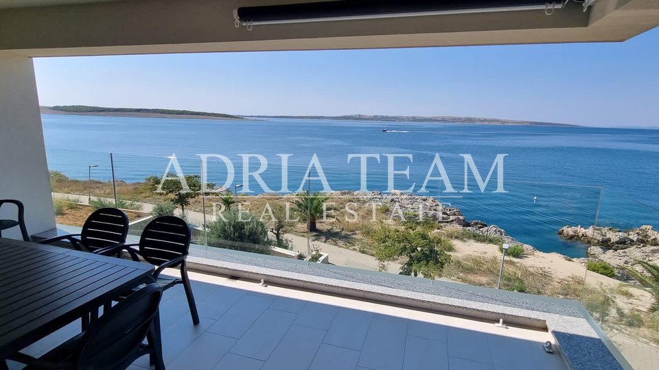 APARTMENT WITH 3 BEDROOMS AND BEAUTIFUL SEA VIEW, 1ST ROW TO THE SEA, POVLJANA - PAG