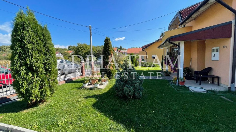 ATTRACTIVE FAMILY HOUSE, PEACEFUL POSITION - VURNOVEC, ZAGREB