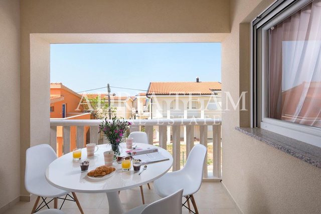 TWO BEDROOM APARTMENT IN AN EXCELLENT POSITION, 100 M FROM THE SEA, VIR - ZADAR