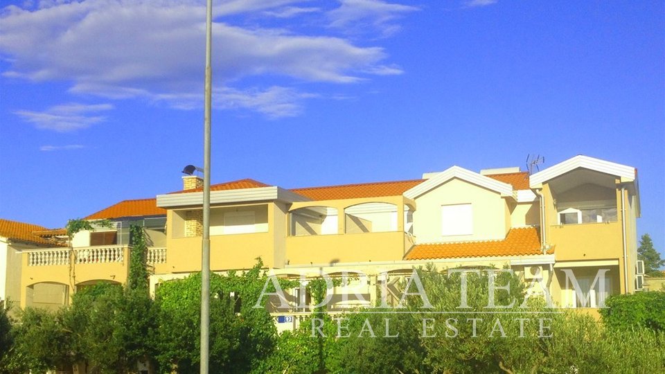 APARTMANSKA KUĆA S POGLEDOM NA MORE, 150M OD PLAŽE - PIROVAC