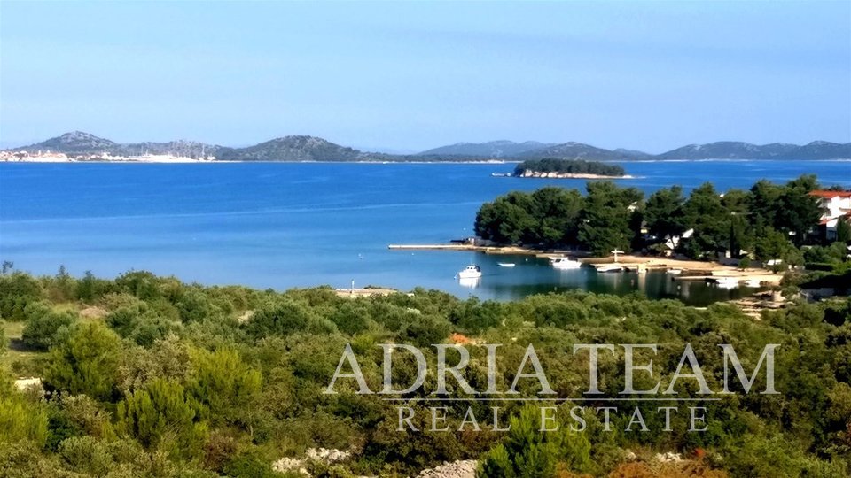APARTMANSKA KUĆA S POGLEDOM NA MORE, 150M OD PLAŽE - PIROVAC