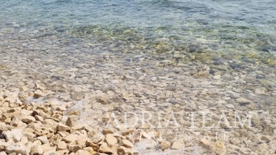 GRAĐEVINSKA ZEMLJIŠTA  PRAVILNOG OBLIKA, 500 M OD MORA, KOŽINO - ZADAR