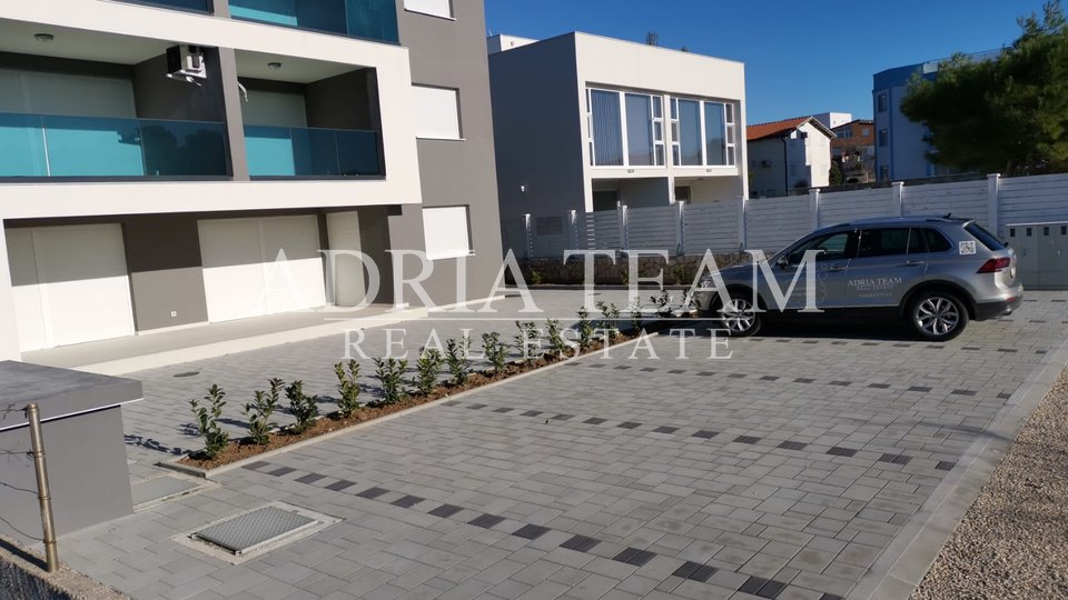 APARTMENTS IN NEW BUILDING, 200 M FROM THE SEA, VIR - ZADAR