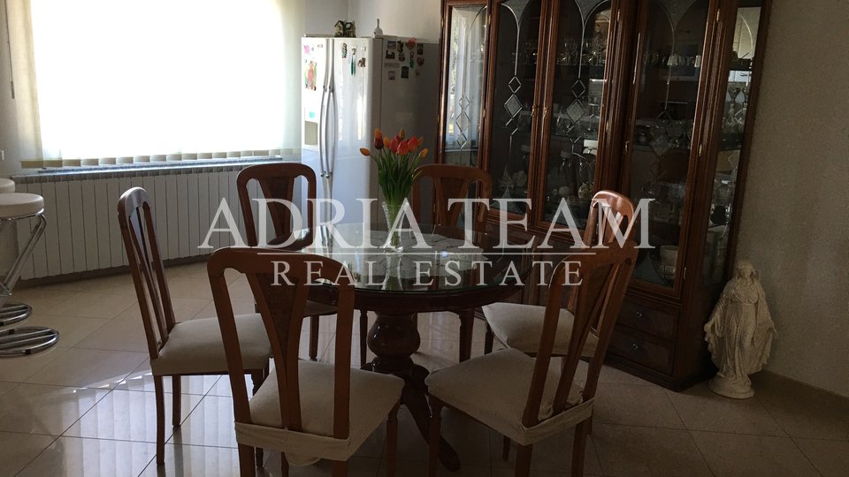 COMPLETELY FURNISHED HOUSE WITH AUXILIARY BUILDING, 150 M FROM THE SEA, KUKLJICA