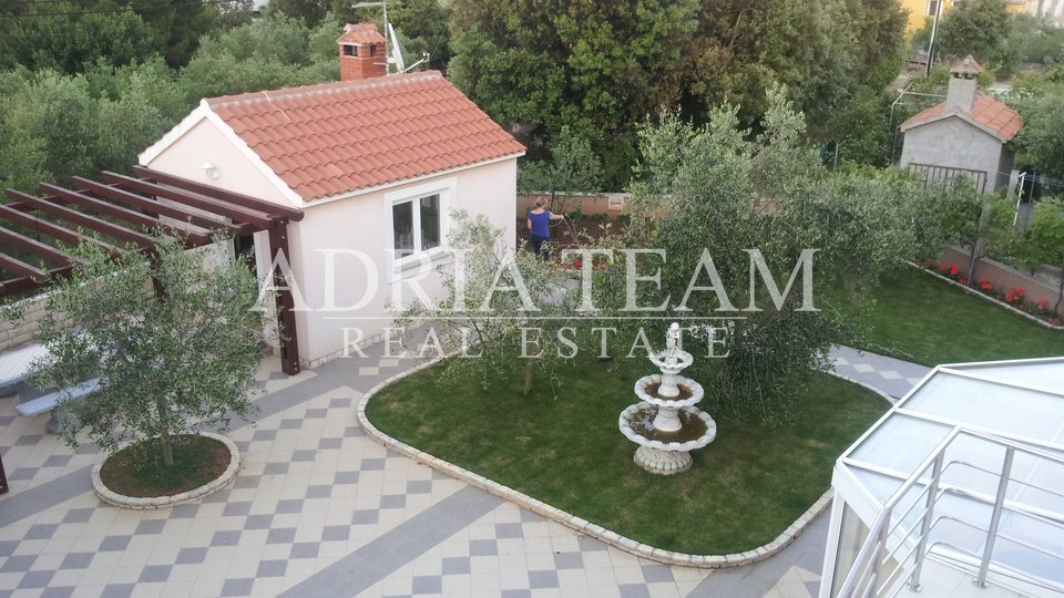 COMPLETELY FURNISHED HOUSE WITH AUXILIARY BUILDING, 150 M FROM THE SEA, KUKLJICA