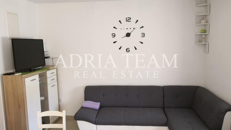 FAMILY HOUSE WITH 3 APARTMENTS, EXCELLENT POSITION! CLOSE TO ALL AMENITIES! ZADAR - APARTMENTS